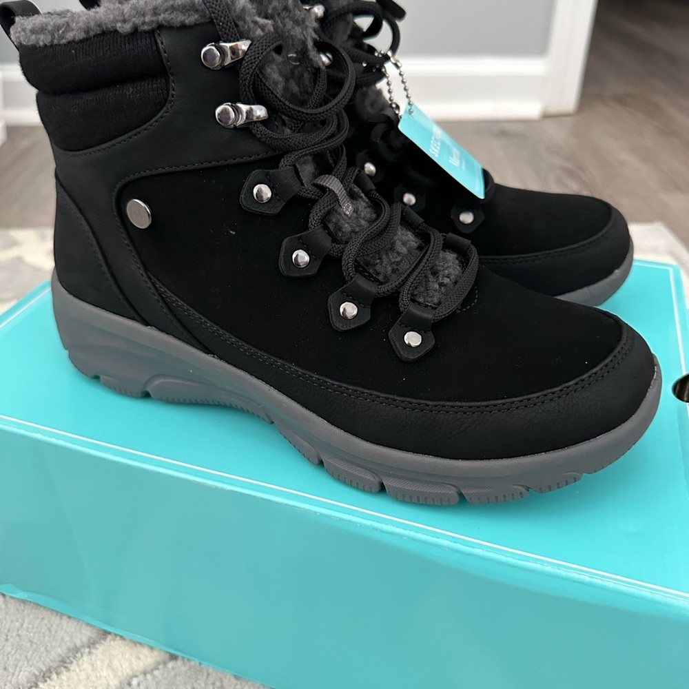 Sketchers black water resistant boots